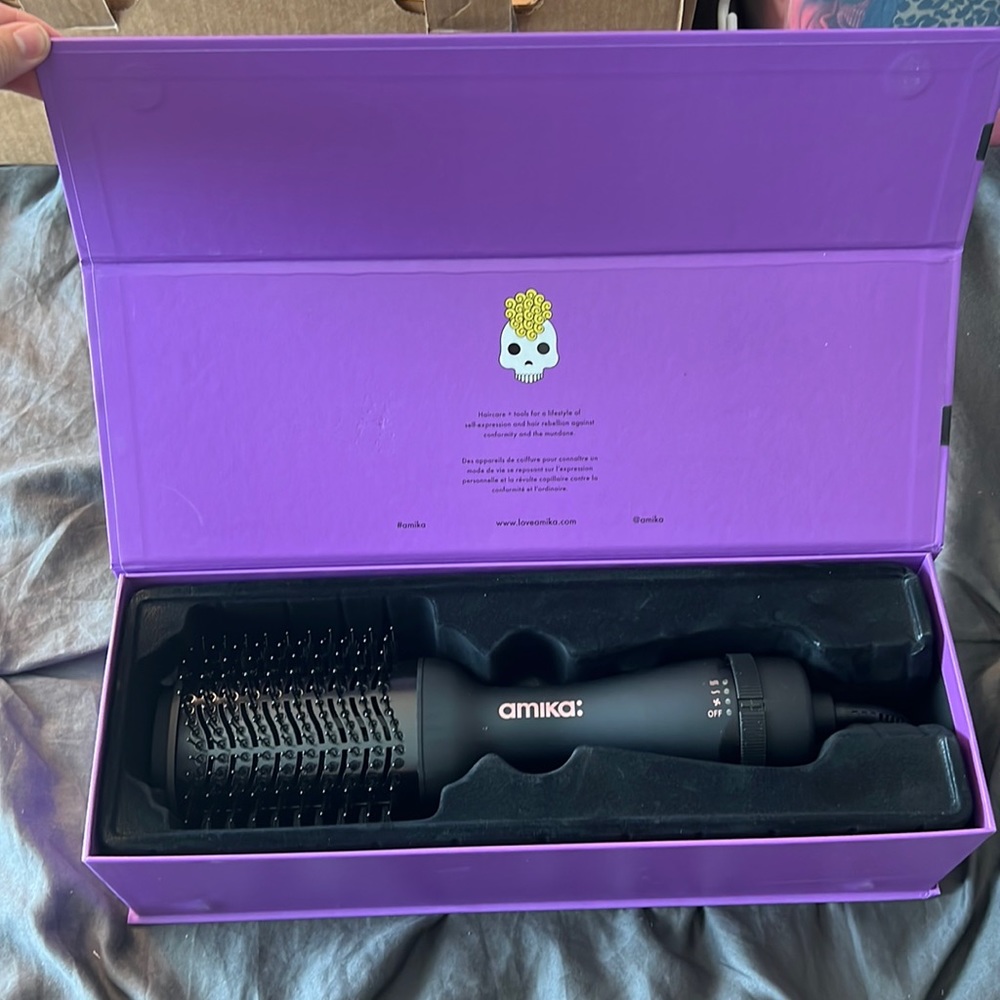 Amika Hair Blow Dryer Brush New in Box